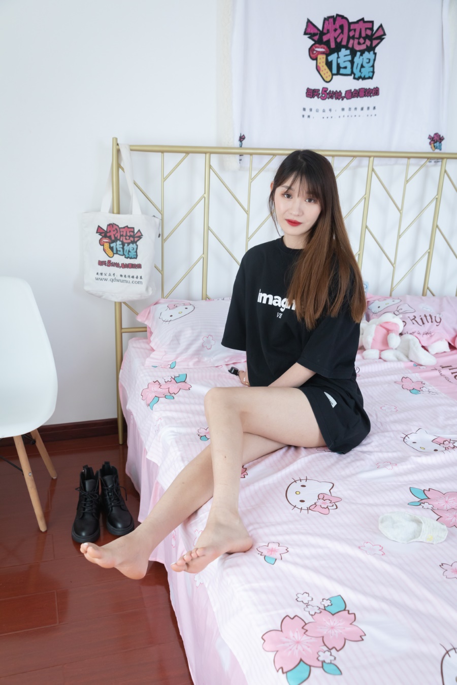 物恋传媒 NO.896 琪琪-情遮风雨[158P/1V/3.73GB]