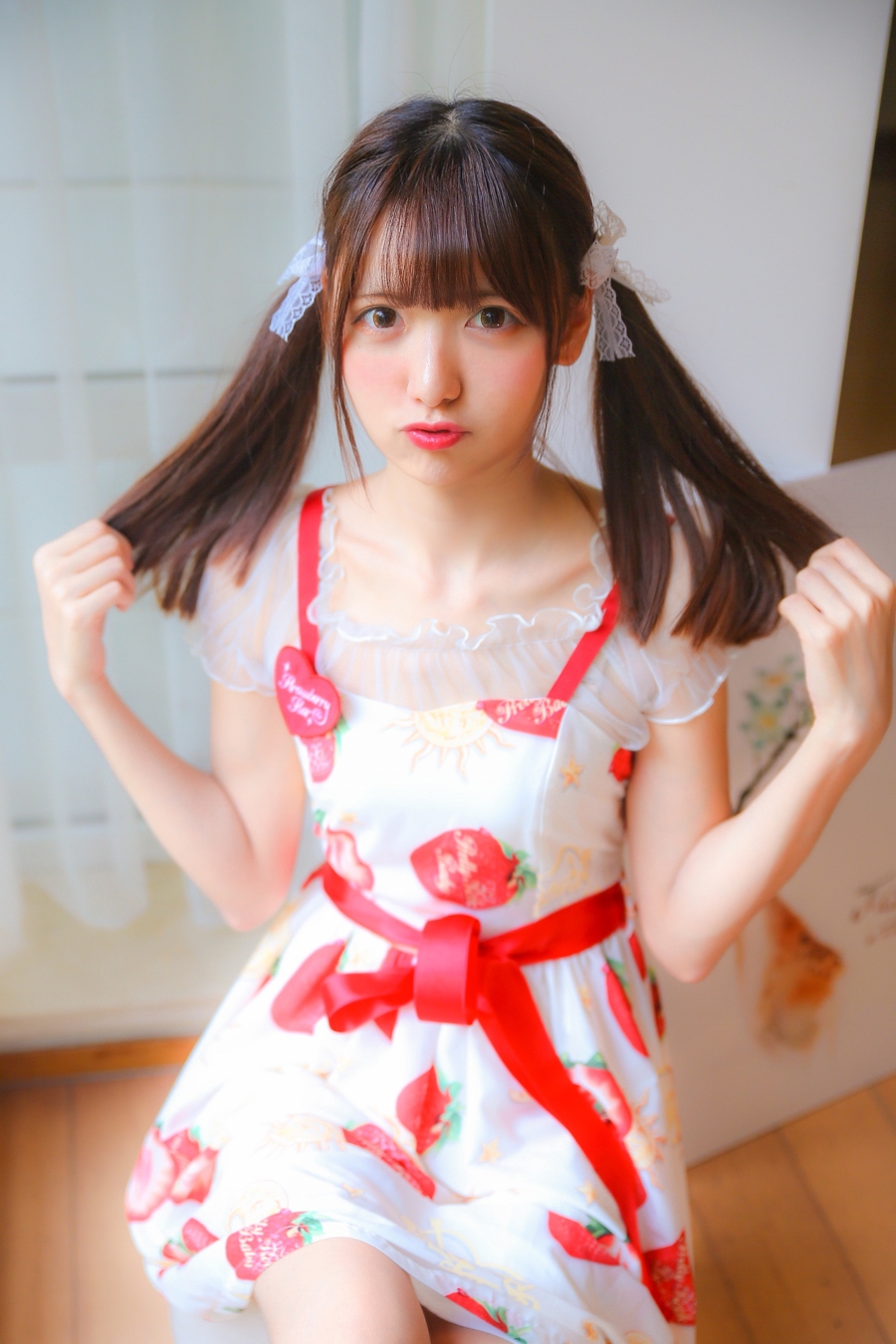 陆卿卿kyokyo – 小草莓 [8P/17MB]