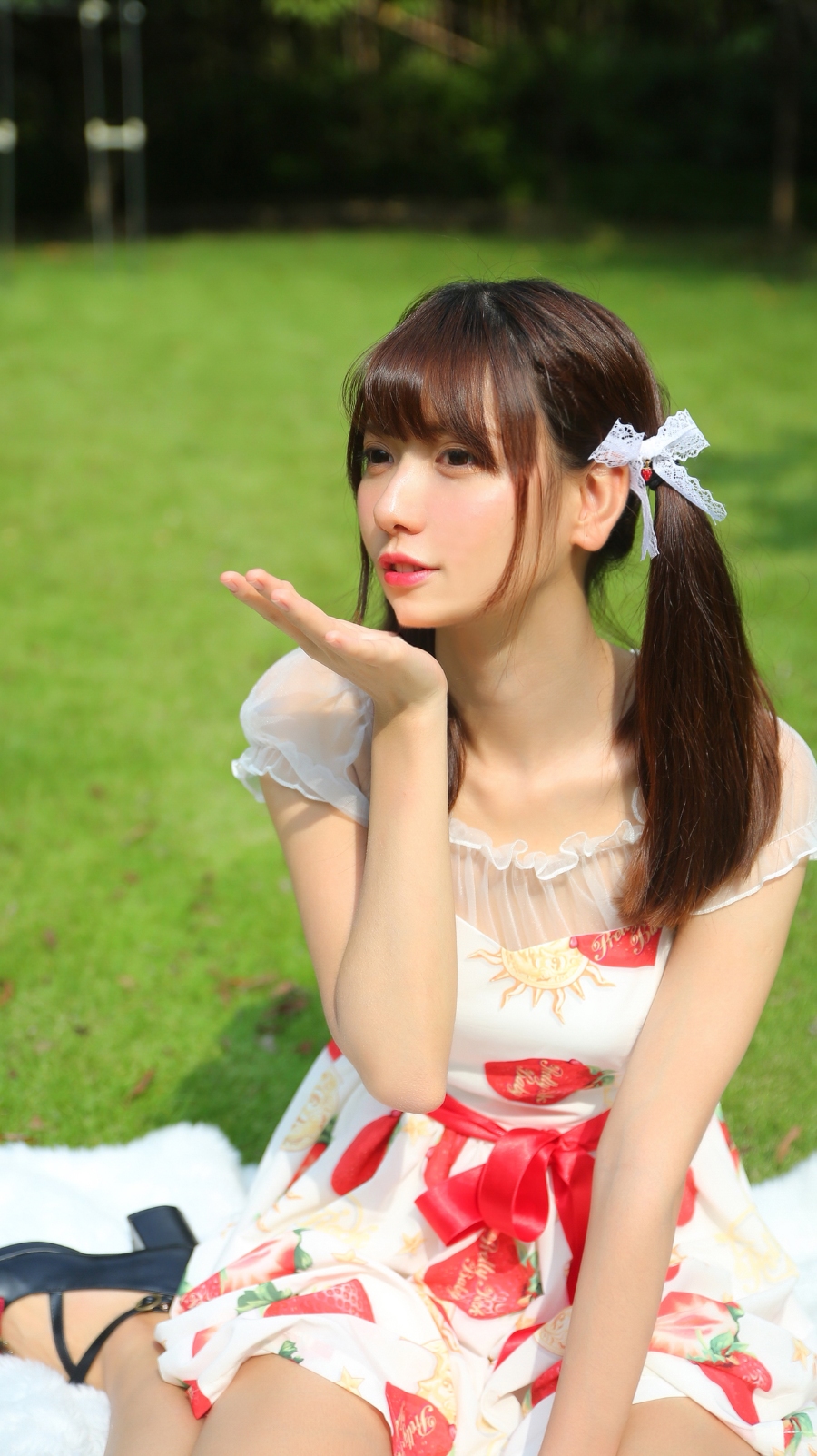 陆卿卿kyokyo – 小草莓 [8P/17MB]