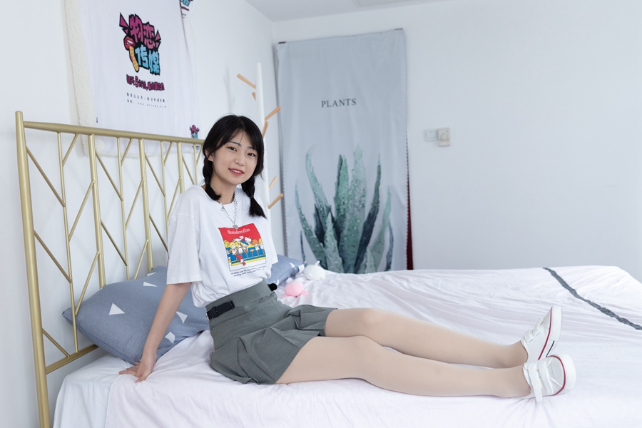 物恋传媒 NO.944期 小凌-秋日月光[124P/1V/4.40GB]