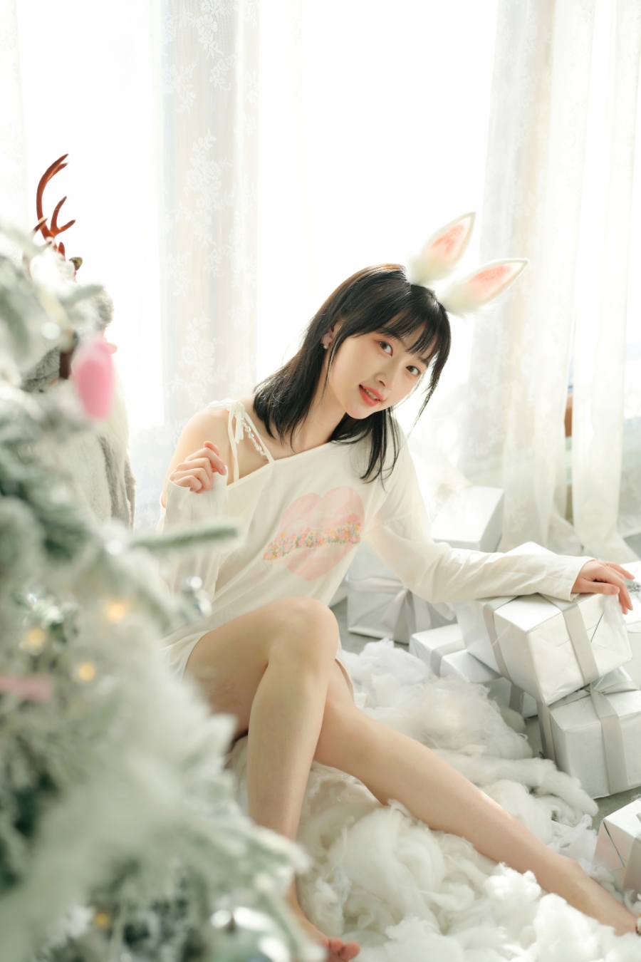 [YALAYI雅拉伊] 2021.12.31 No.884 迎新 京京 [39P/516MB]