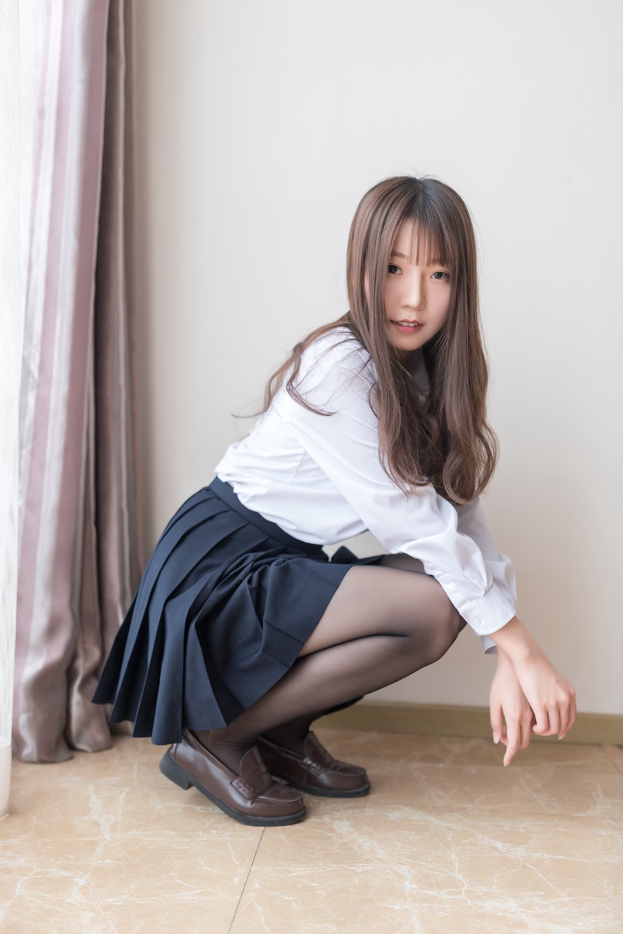 香草喵露露 – 黑丝JK [45P/197MB]