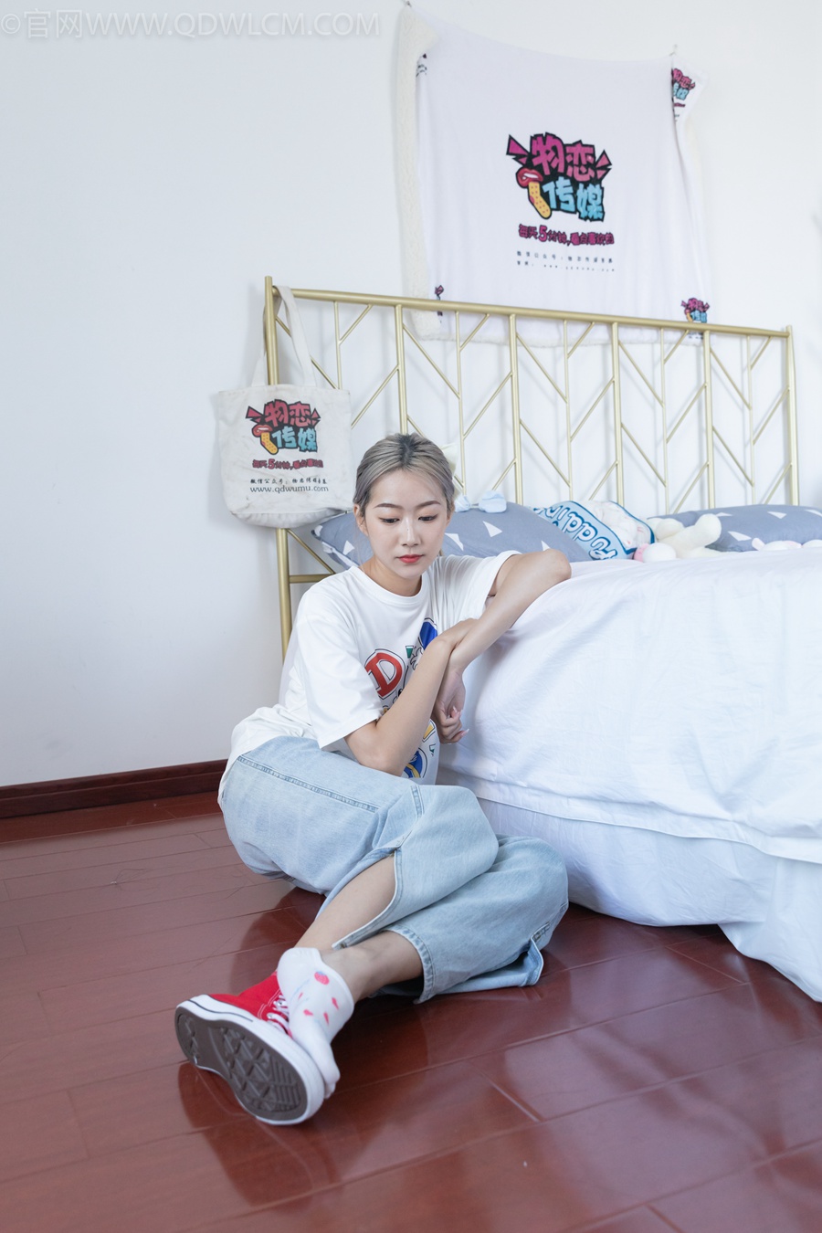 物恋传媒 NO.942期 小鹿-风与雨[185P/1V/4.84GB]