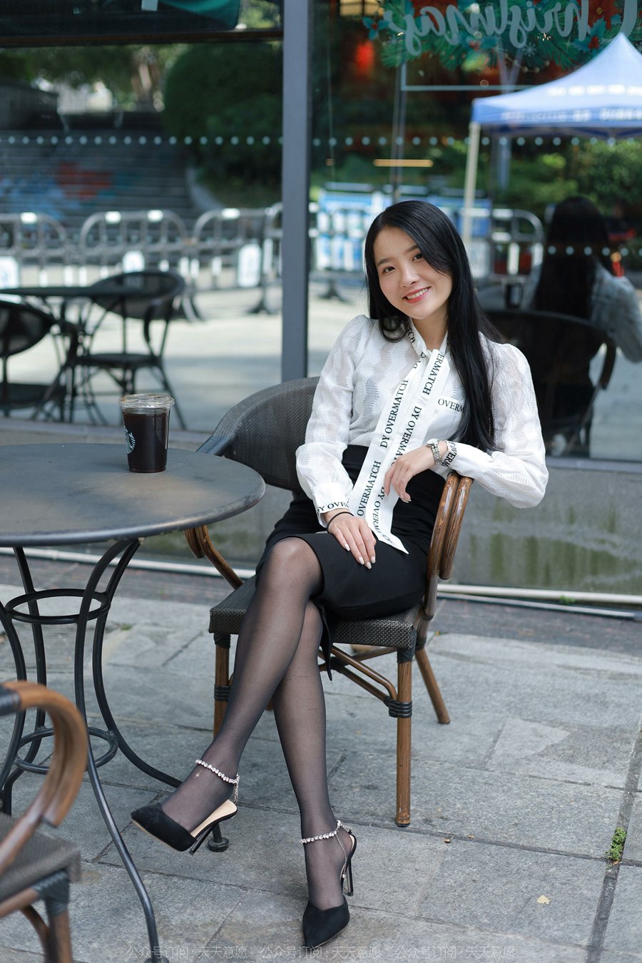 [IESS异思趣向] 耽丝 211122 婉萍的窄裙黑丝装 [90P/105MB]