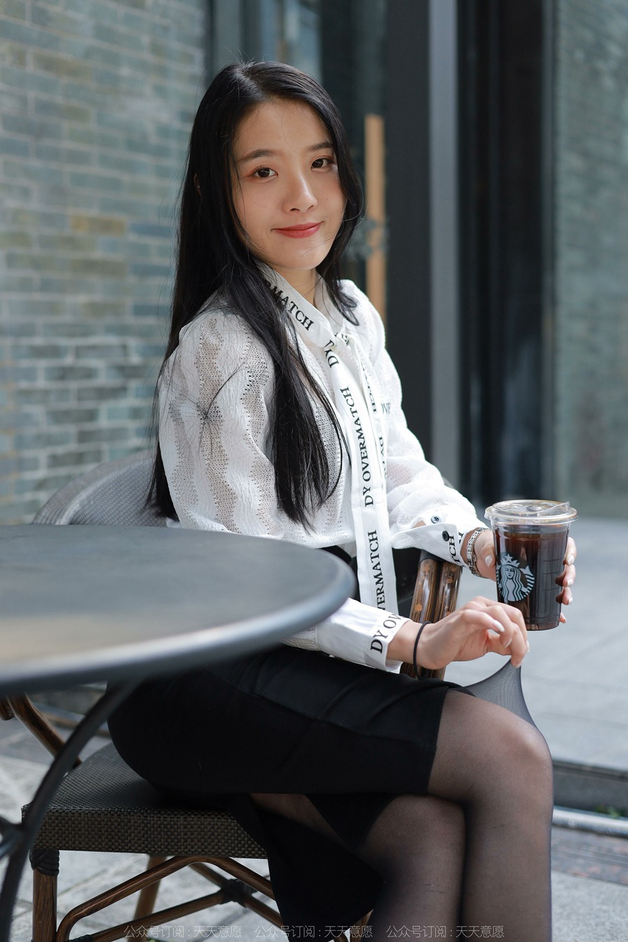 [IESS异思趣向] 耽丝 211122 婉萍的窄裙黑丝装 [90P/105MB]