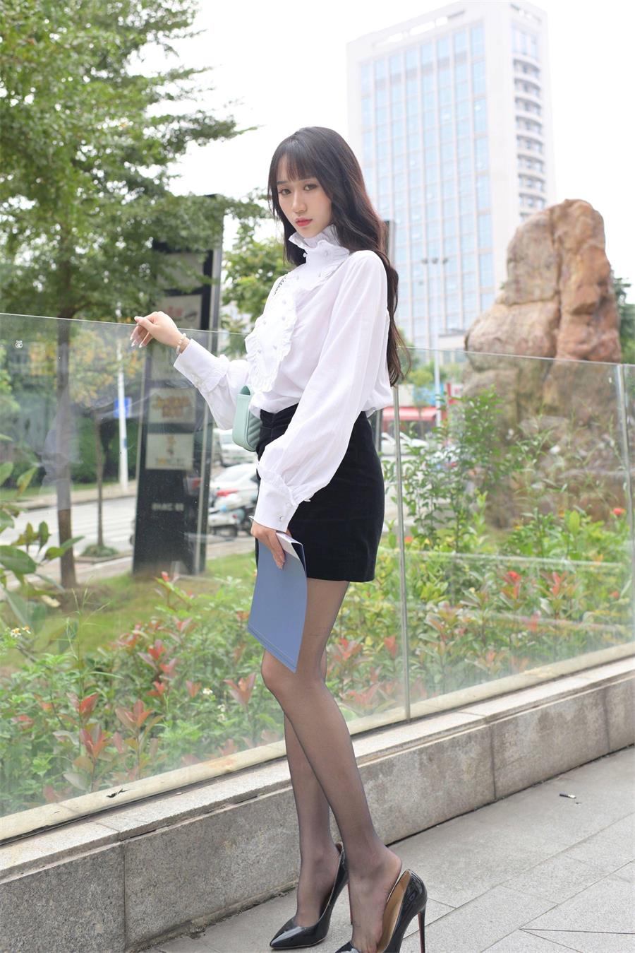 [我丝你想]MX006 美西 公交车站奇遇记1 [67P/84MB]