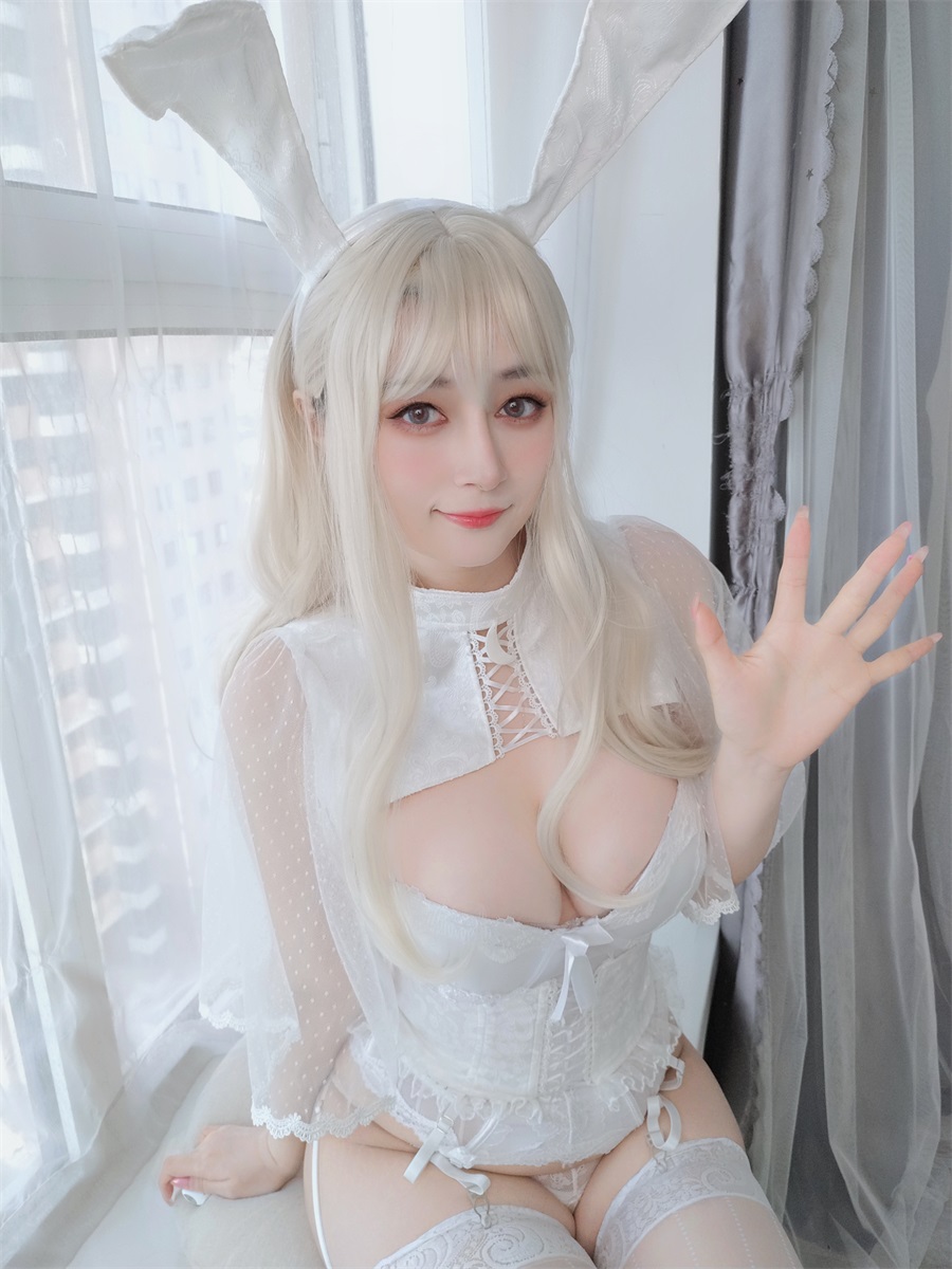 Coser小姐姐 白银81 - 白丝兔兔 [34P/82MB]