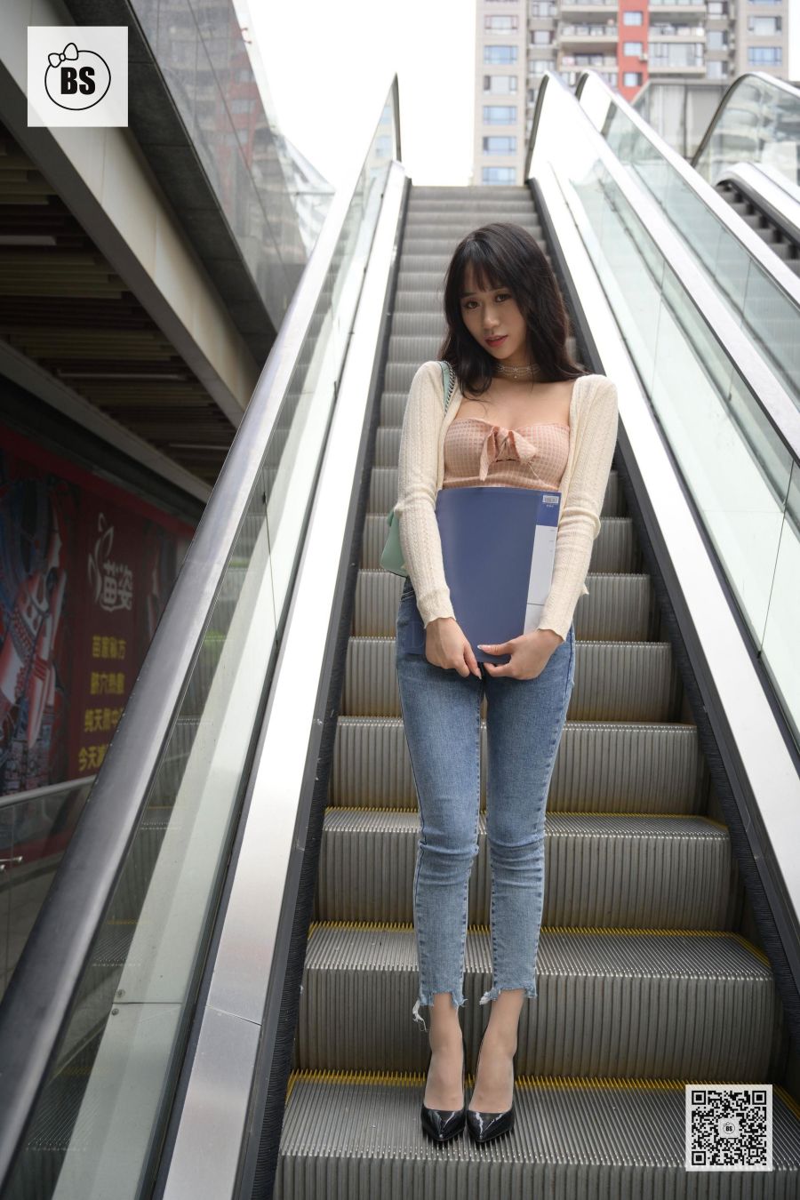 [我丝你想]MX008 美西 公交车站奇遇记3 [73P/97MB]