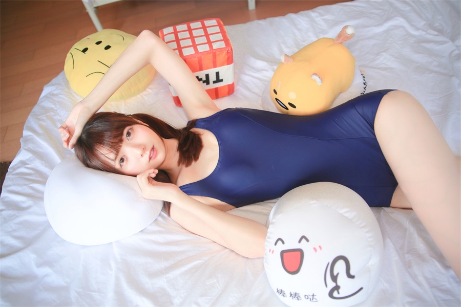 陆卿卿kyokyo – 死库水 [13P/29MB]