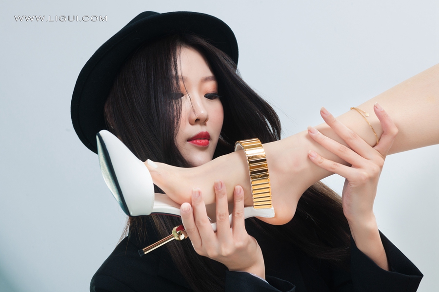 [Ligui丽柜]2022.02.11 《双生花-情人之吻》甜甜&#038;钟情 [81+1P/78MB]