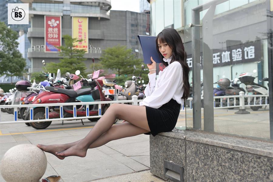 [我丝你想]MX006 美西 公交车站奇遇记1 [67P/84MB]