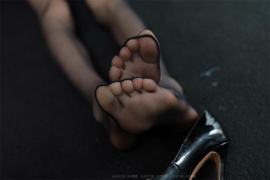 [IESS异思趣向] 2021.10.27 丝享家959：团团《姓感红与黑》[96P/147MB]