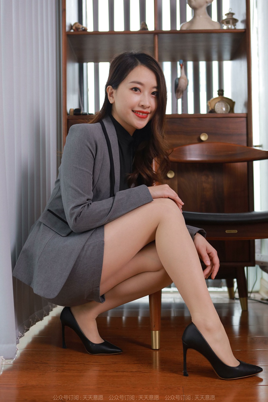 [IESS异思趣向] 耽丝 211222小婕的灰色职业装 [92P/102MB]