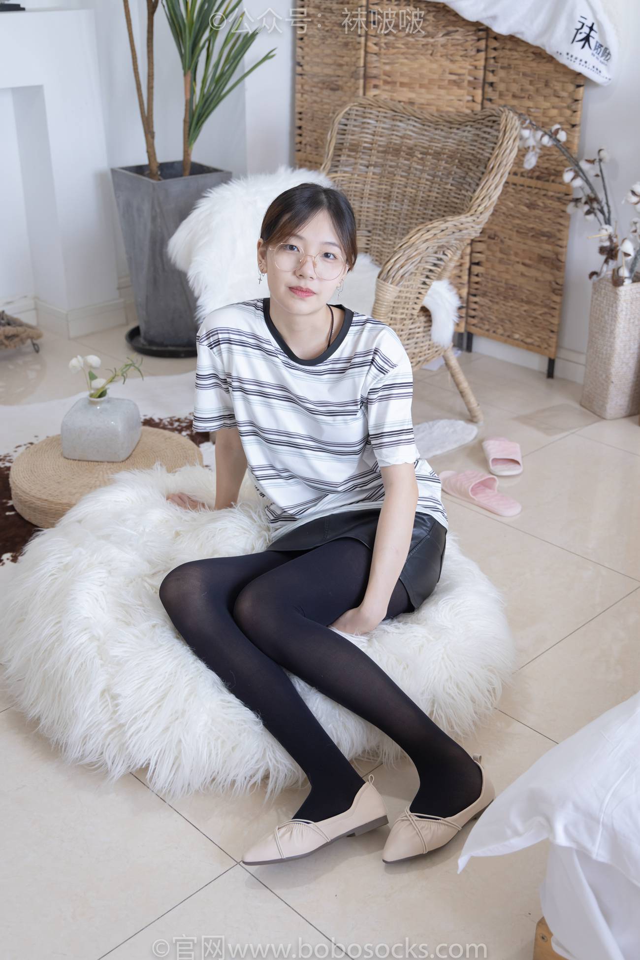 [BoBoSocks袜啵啵]NO.029 小甜豆-平底鞋、厚黑丝、厚肉丝、踩饼干剧情 [144P/1V/4.09GB]