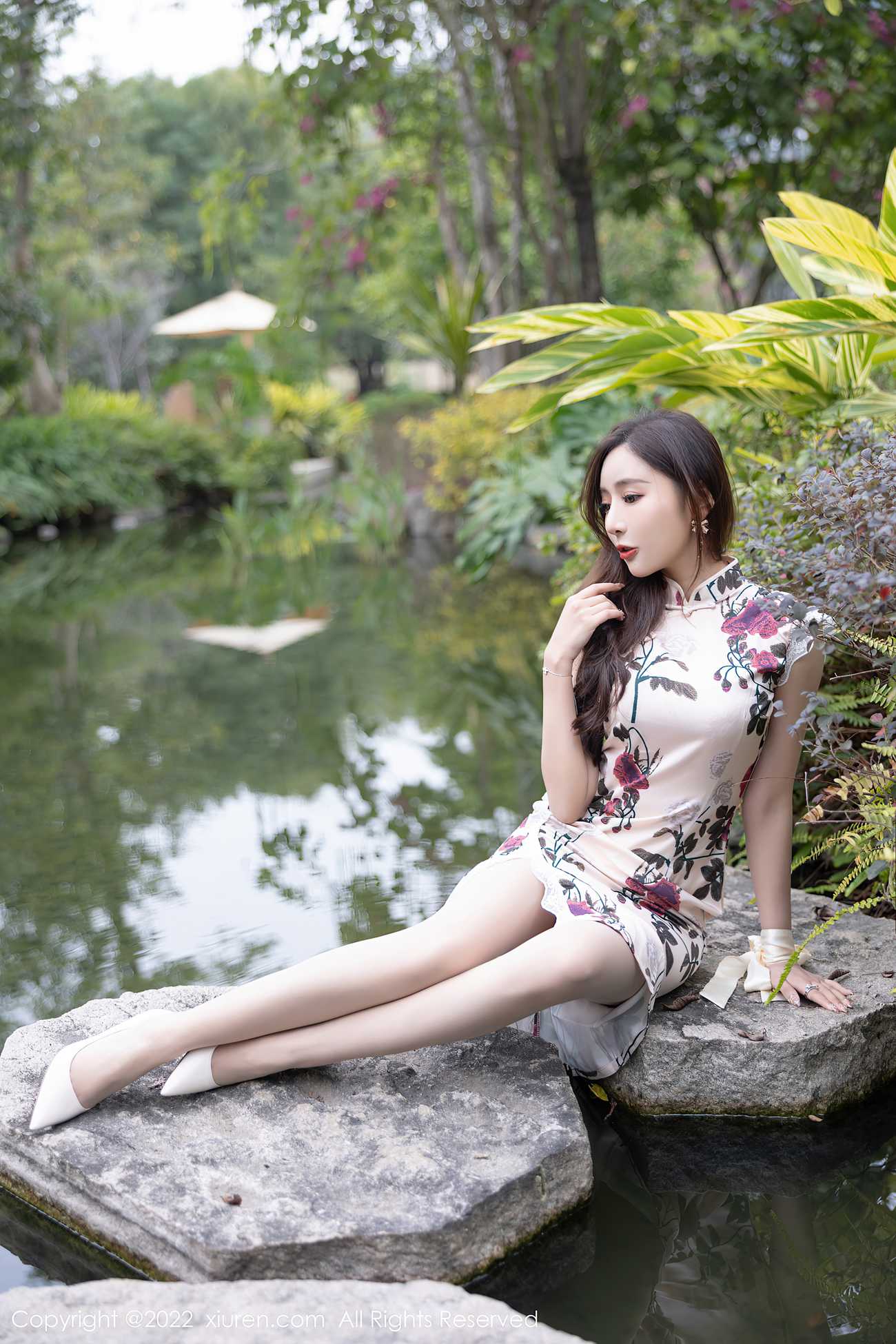 [XiuRen秀人网] 2022.03.08 No.4688 王馨瑶yanni 美腿丝袜[74P/666MB]