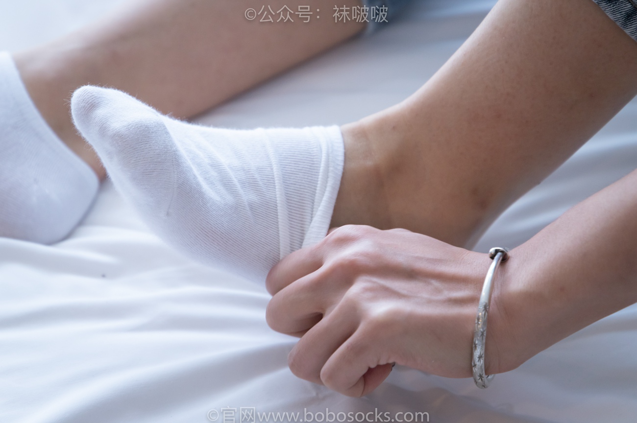 [BoBoSocks袜啵啵]NO.024 涵涵-板鞋、白棉袜、裸足 [134P/1V/3.93GB]