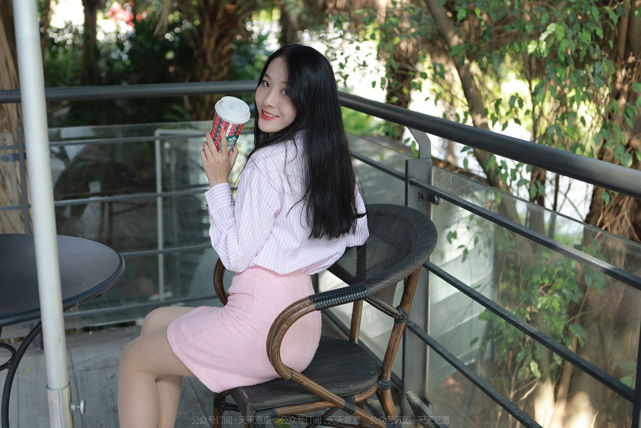 [IESS异思趣向] 耽丝 220125 粉红色的婉萍 [88P/115MB]