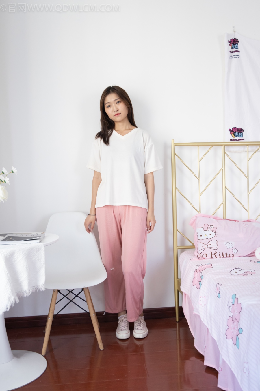 物恋传媒 NO.1024 小小-运动鞋、白色短棉袜、裸足[155P/1V/4.34GB]