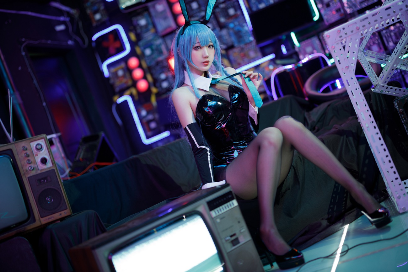 周叽是可爱兔兔 - 树城兔女郎 [28P/426MB]