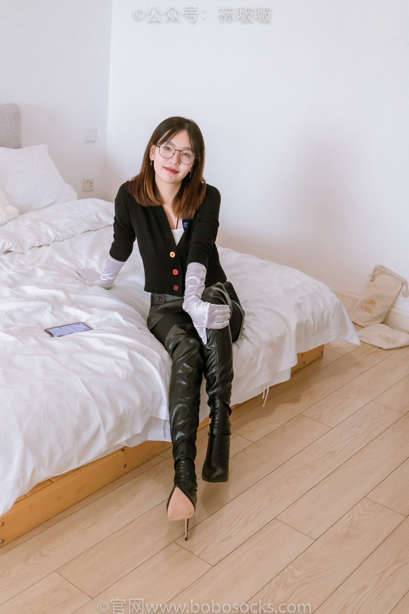 [BoBoSocks袜啵啵]NO.041 小甜豆-高跟长靴、黑色踩脚裤、肉丝 [140P/1V/6.16GB]