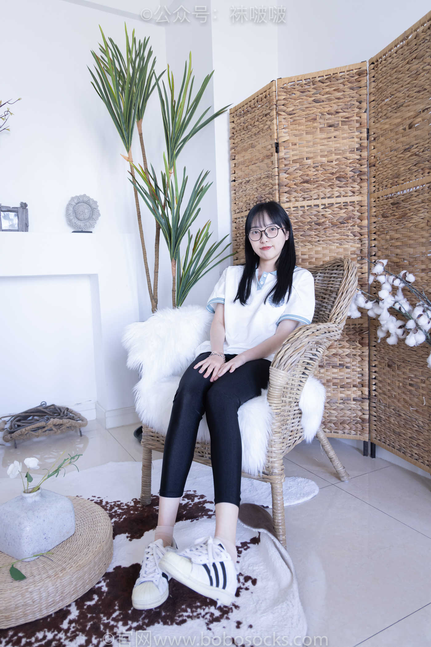 [BoBoSocks袜啵啵]NO.044 稚予-贝壳头、匡威帆布鞋、短肉丝 [154P/1V/5.40GB]