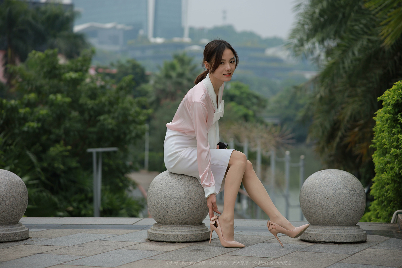 [IESS异思趣向] 2021.11.11 丝享家971：小六《城市丽人》 [90P/93MB]