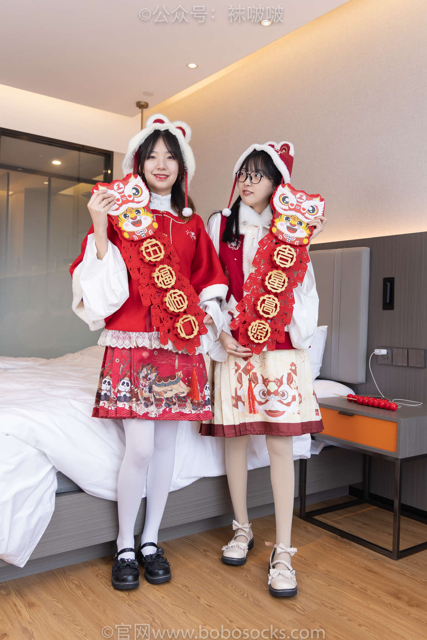 [BoBoSocks袜啵啵]NO.054 小甜豆与稚予-给大家拜年啦[139P/1V/5.87GB]