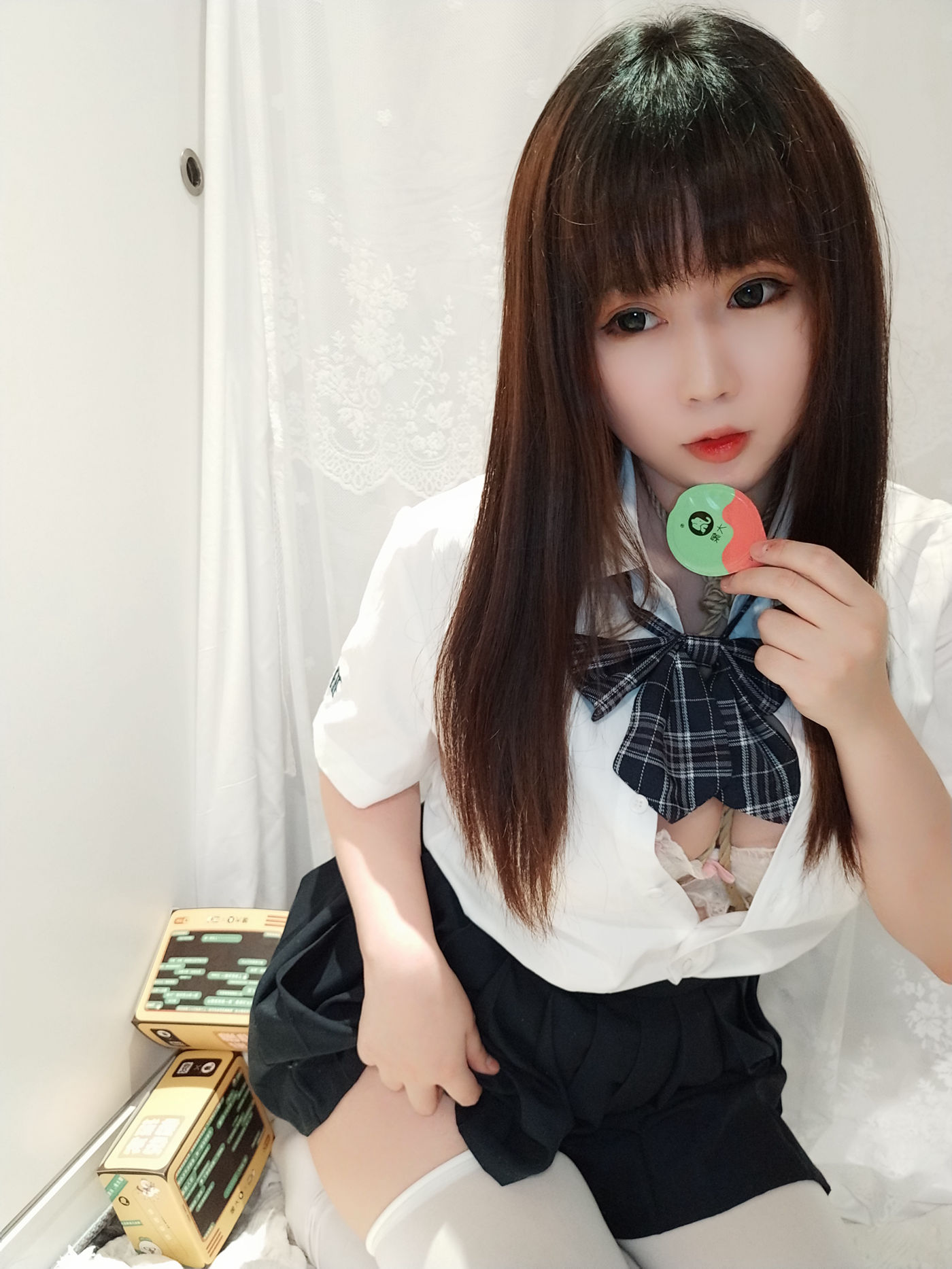 蜜桃少女是依酱呀 - JK捆绑[20P/44MB]