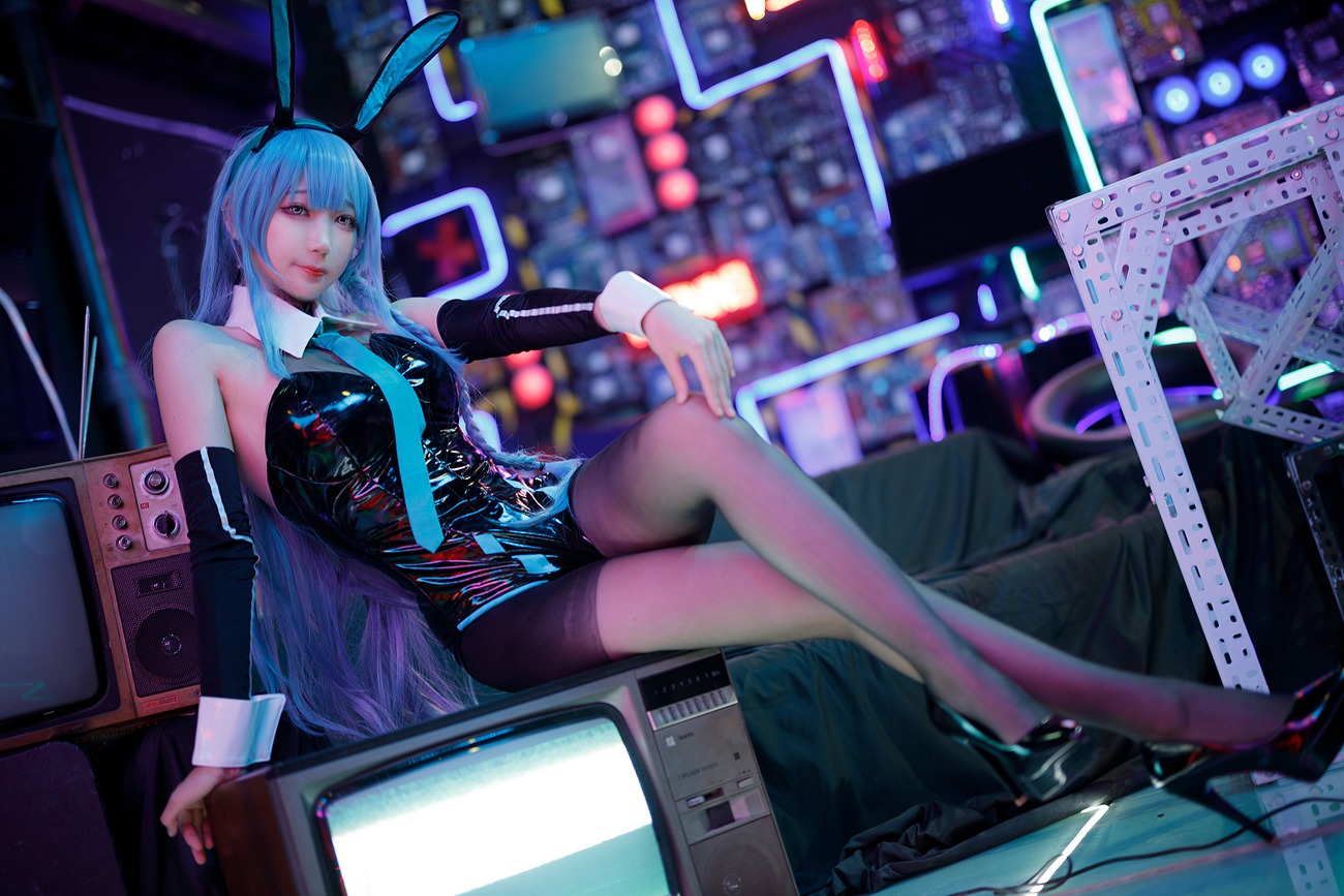 周叽是可爱兔兔 - 树城兔女郎 [28P/426MB]