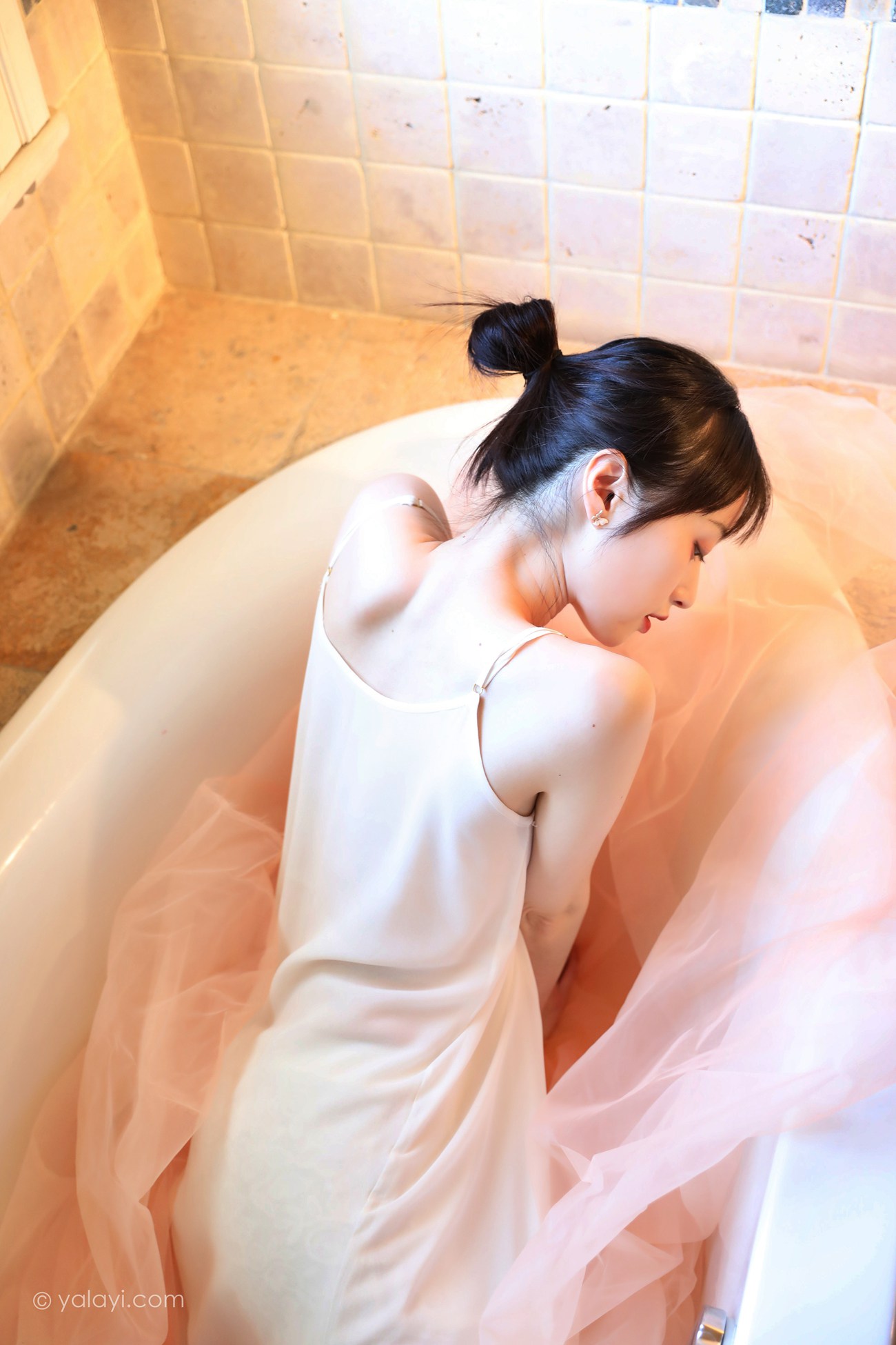 [YALAYI雅拉伊] 2022.05.20 NO.933 不是风景 京京[40P/405MB]