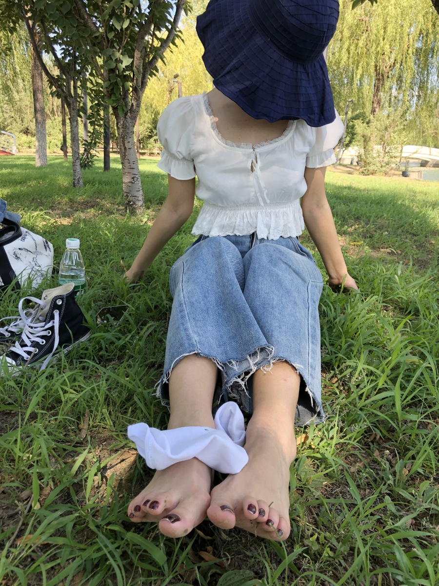 安乔乔儿(Nia乔乔) 乔乔脏脚底 [100P/546MB]