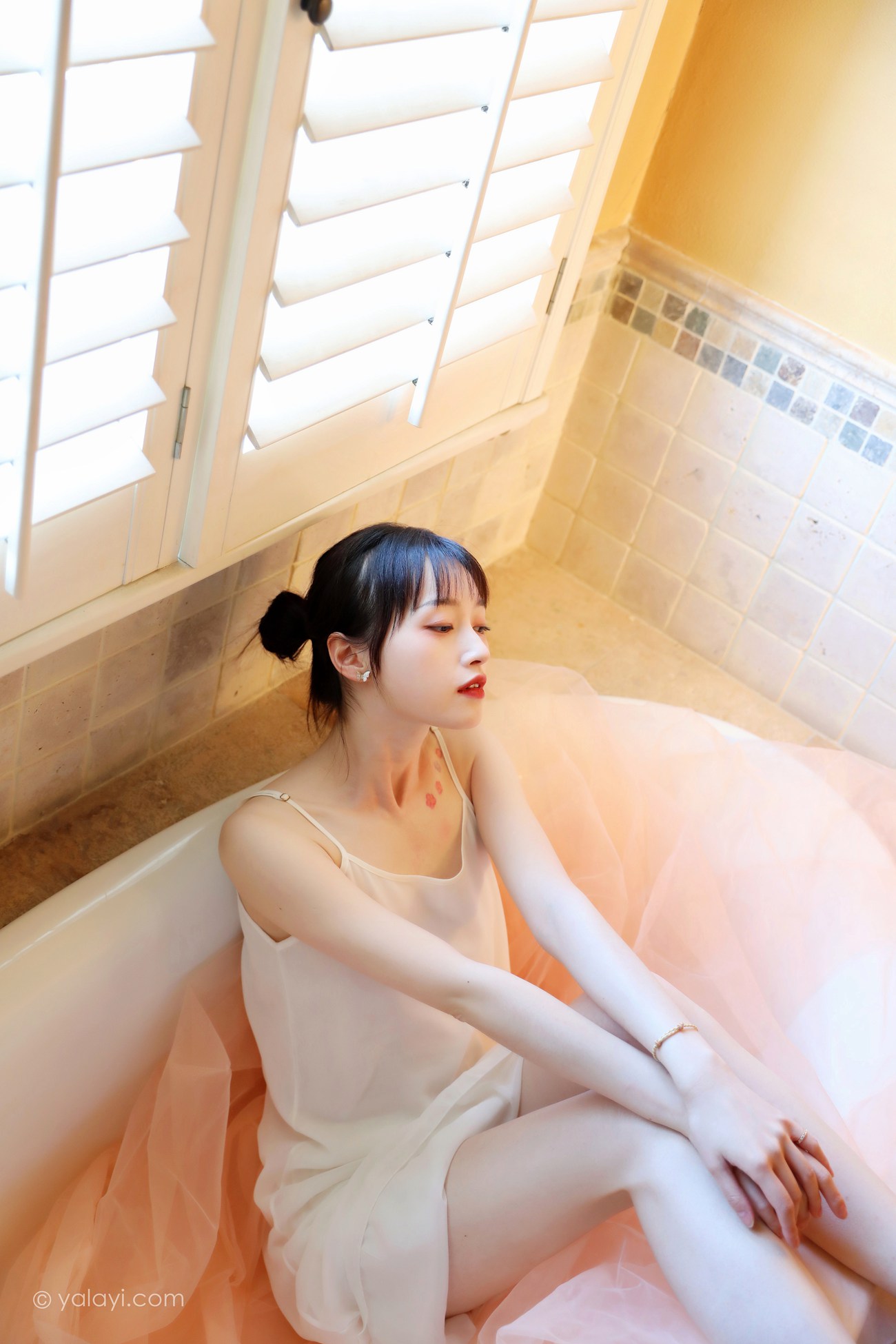 [YALAYI雅拉伊] 2022.05.20 NO.933 不是风景 京京[40P/405MB]