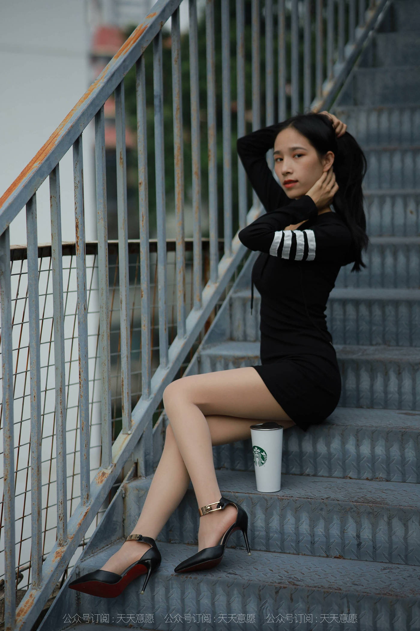 [IESS异思趣向] 2021.11.06 丝享家967：美子《天台大长腿》 [77P/70MB]