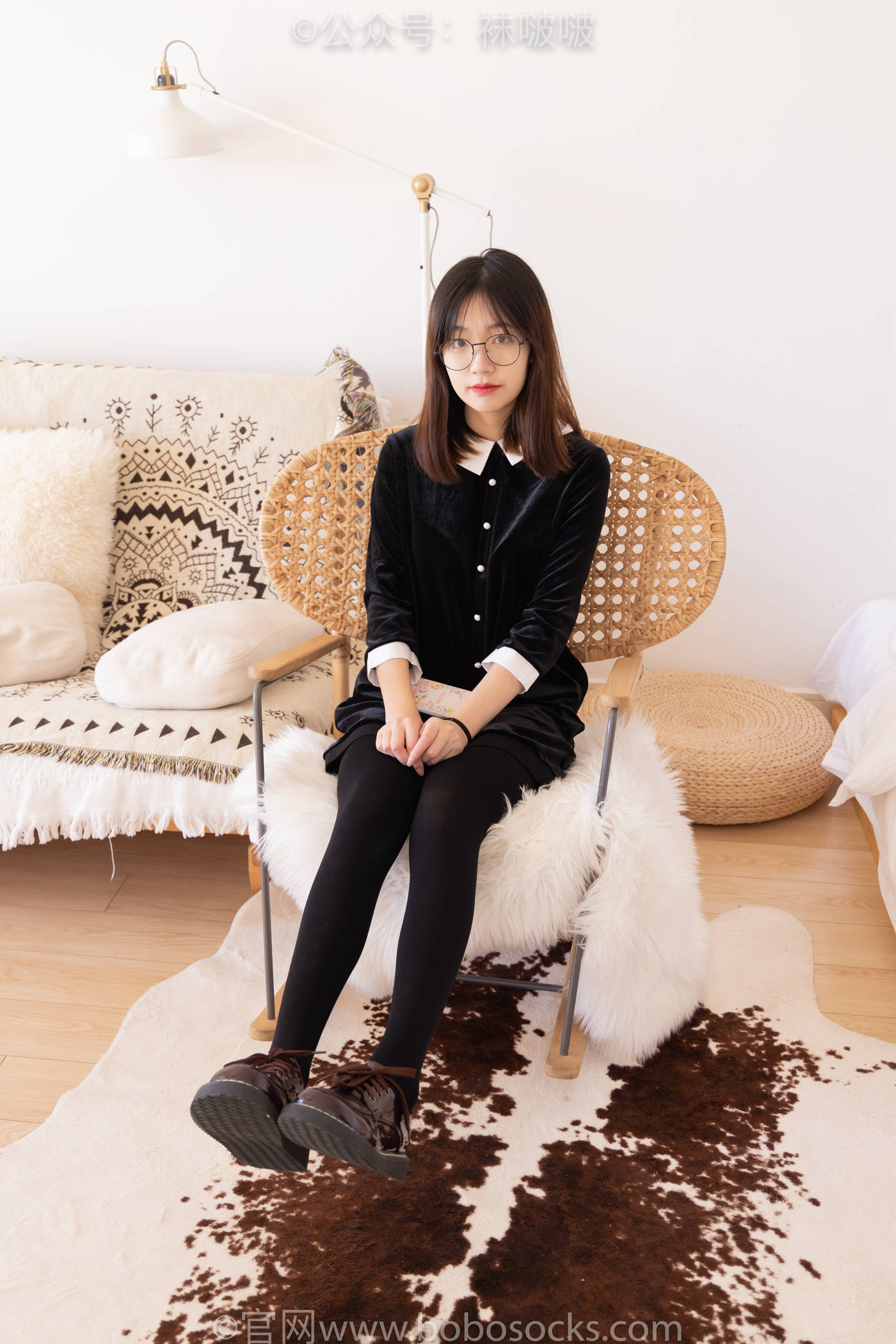 [BoBoSocks袜啵啵]NO.053 小甜豆-皮鞋、厚黑丝、黑色蕾丝船袜 [143P/1V/7.91GB]