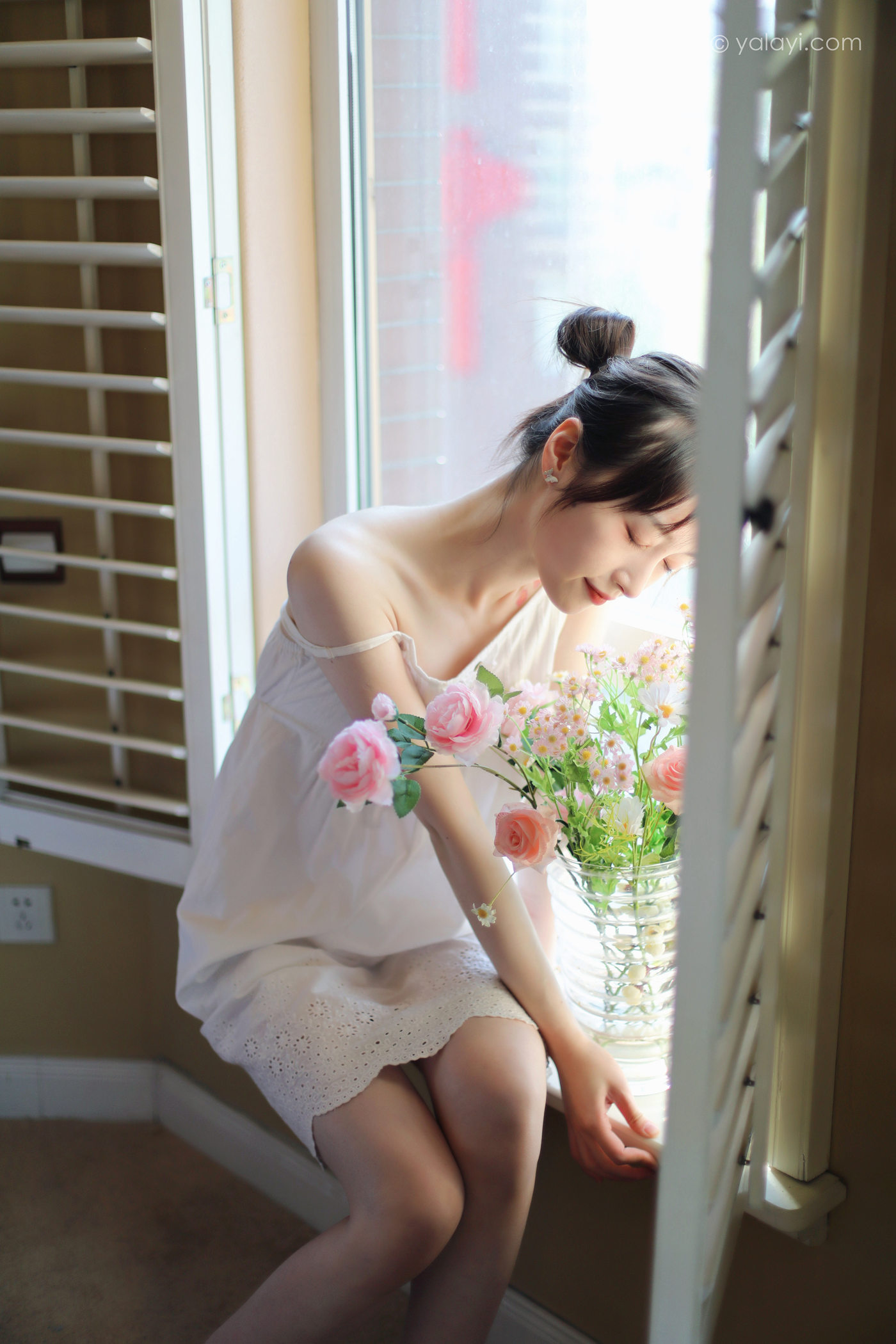 [YALAYI雅拉伊] 2022.05.11 NO.930 光影零乱 京京[42P/443MB]