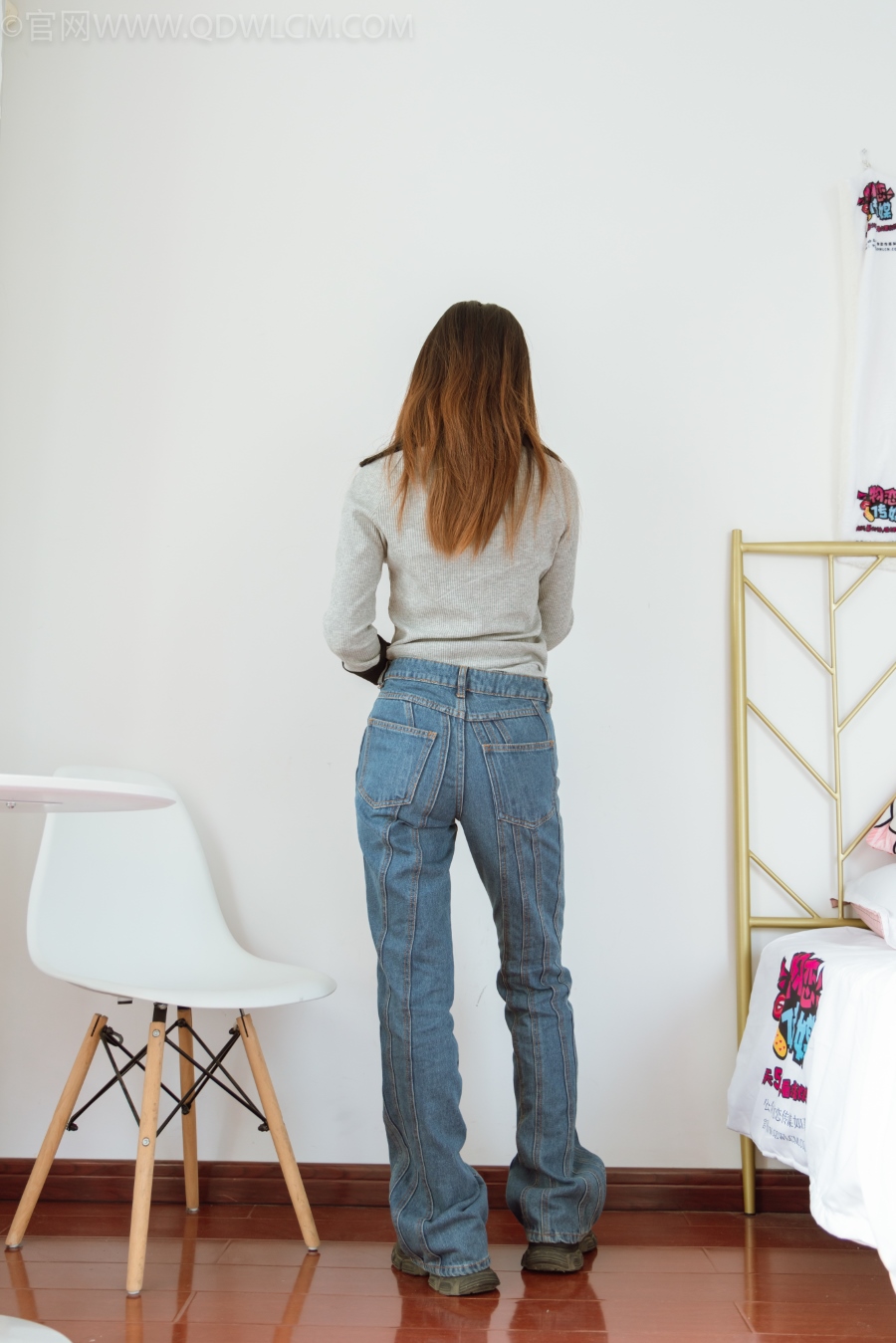 物恋传媒 NO.1022 思思-运动鞋、米白色短棉袜、裸足[140P/1V/4.15GB]