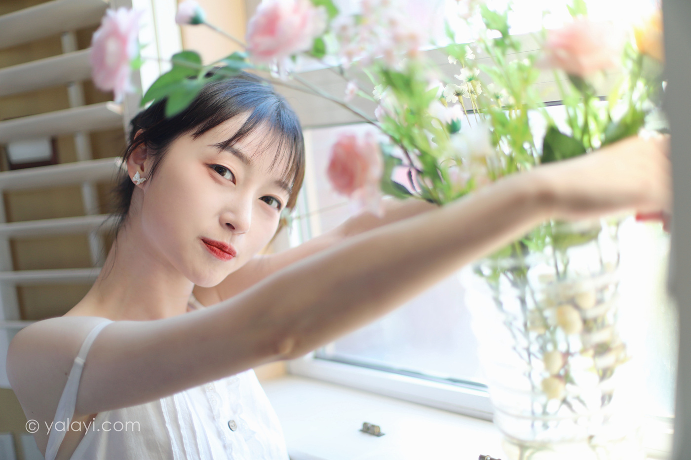 [YALAYI雅拉伊] 2022.05.11 NO.930 光影零乱 京京[42P/443MB]