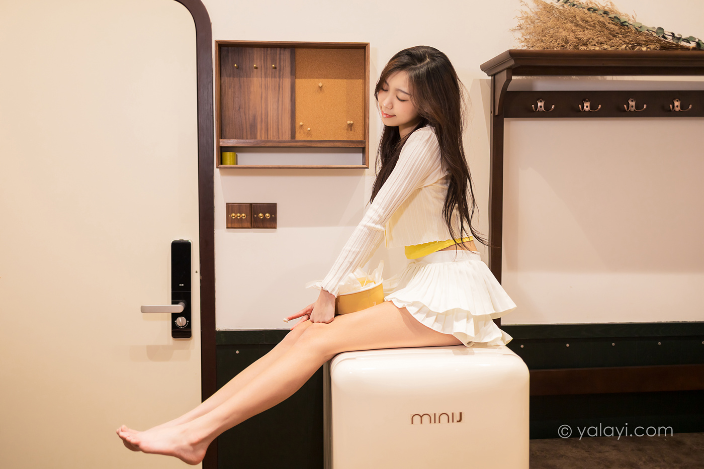 [YALAYI雅拉伊] 2022.04.29 NO.926 太幸运 梓瑶[47P/440MB]