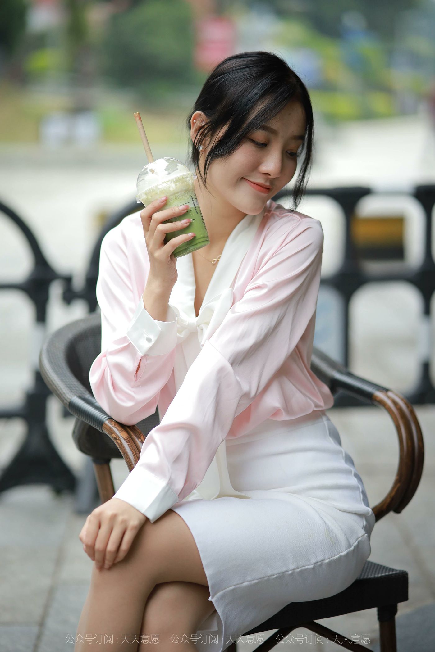 [IESS异思趣向]2021.11.19 丝享家978：婉苹《粉红色的回忆》[83P/76.4MB]