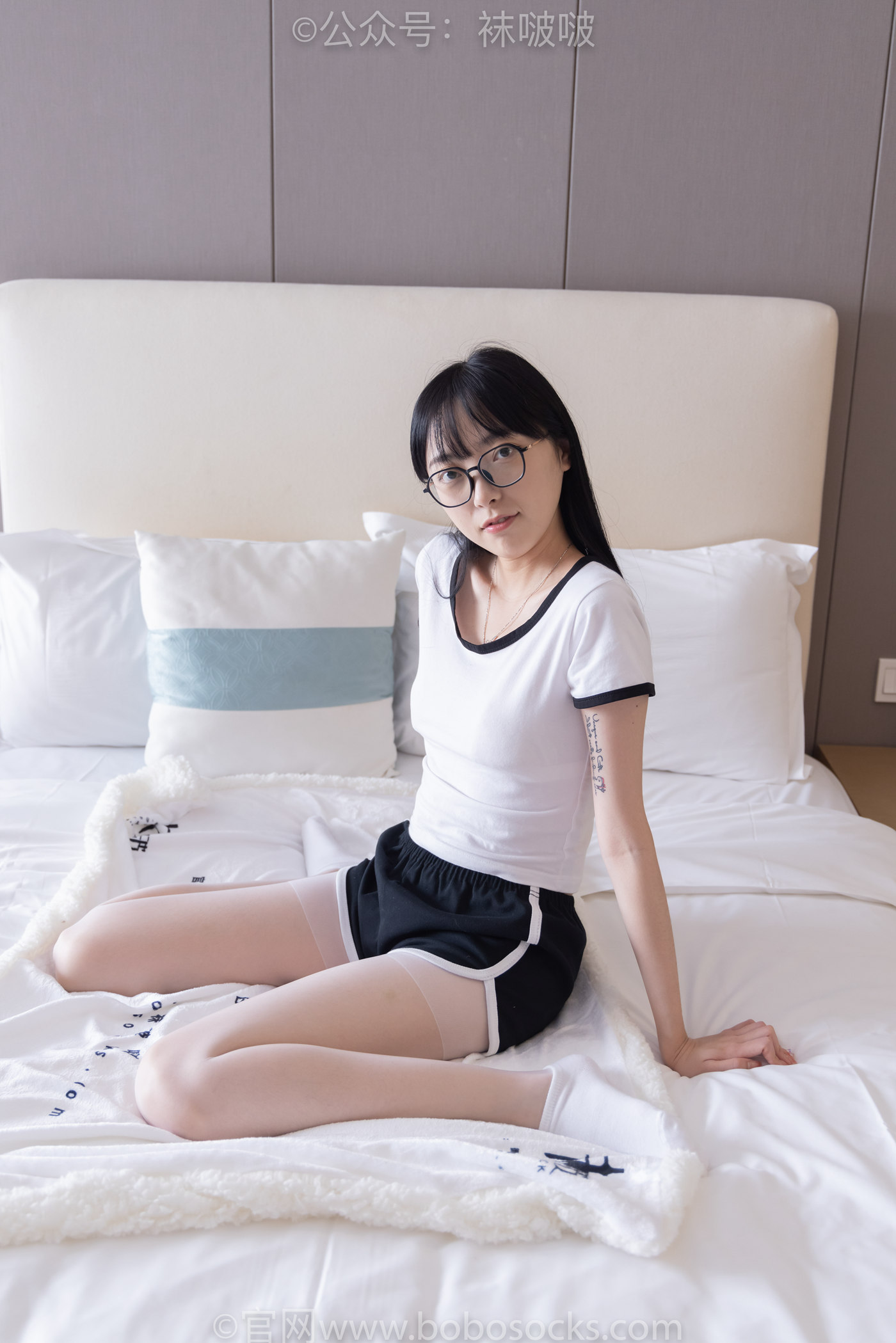 [BoBoSocks袜啵啵]NO.037 稚予-帆布鞋、短白棉袜、白丝 [136P/1V/6.47MB]