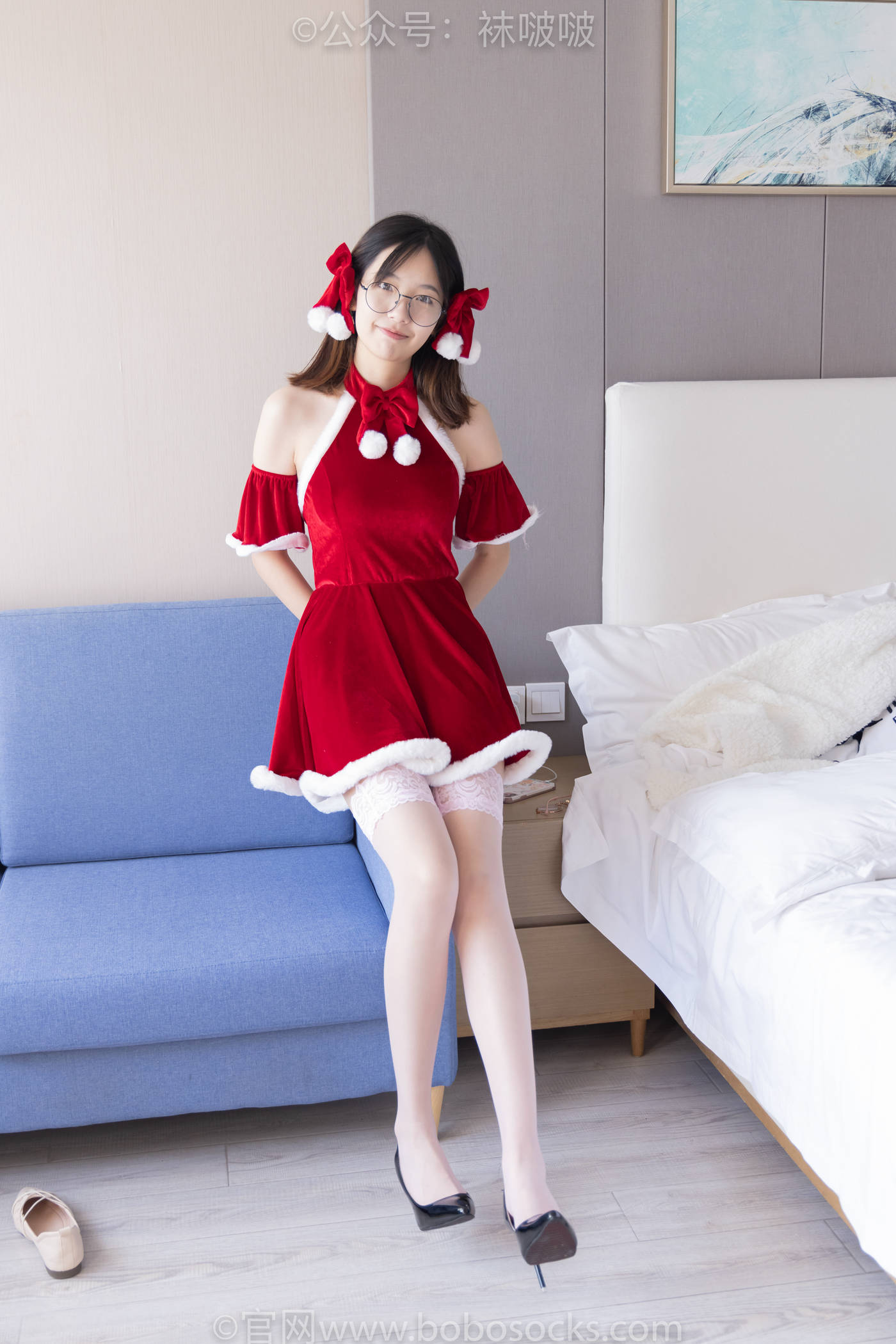 [BoBoSocks袜啵啵]NO.043 小甜豆-圣诞服、平底鞋、高跟鞋、白色渔网袜 [165P/1V/8.42GB]