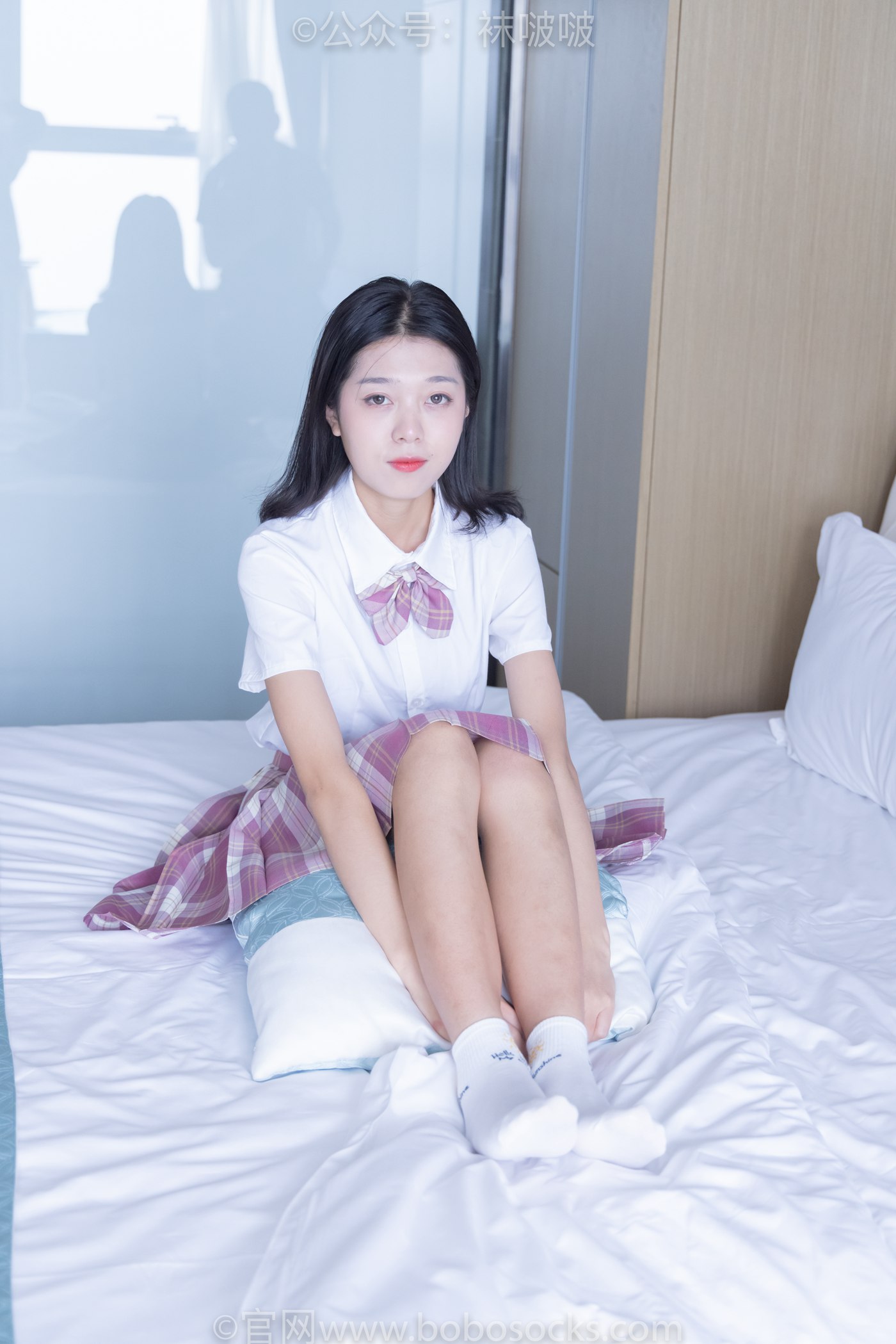 [BoBoSocks袜啵啵]NO.052 瑶瑶-JK制服、帆布鞋、白棉袜、裸足 [133P/1V/6.58GB]