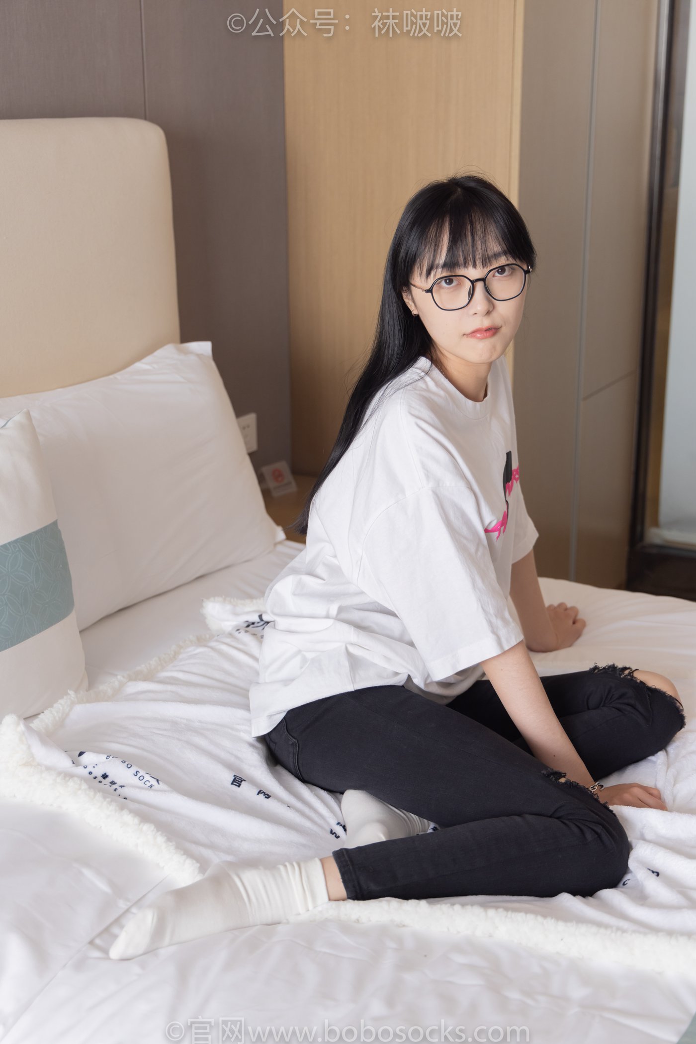 [BoBoSocks袜啵啵]NO.055 稚予-斯凯奇运动鞋、白棉袜、黑棉袜[139P/1V/6.67GB]