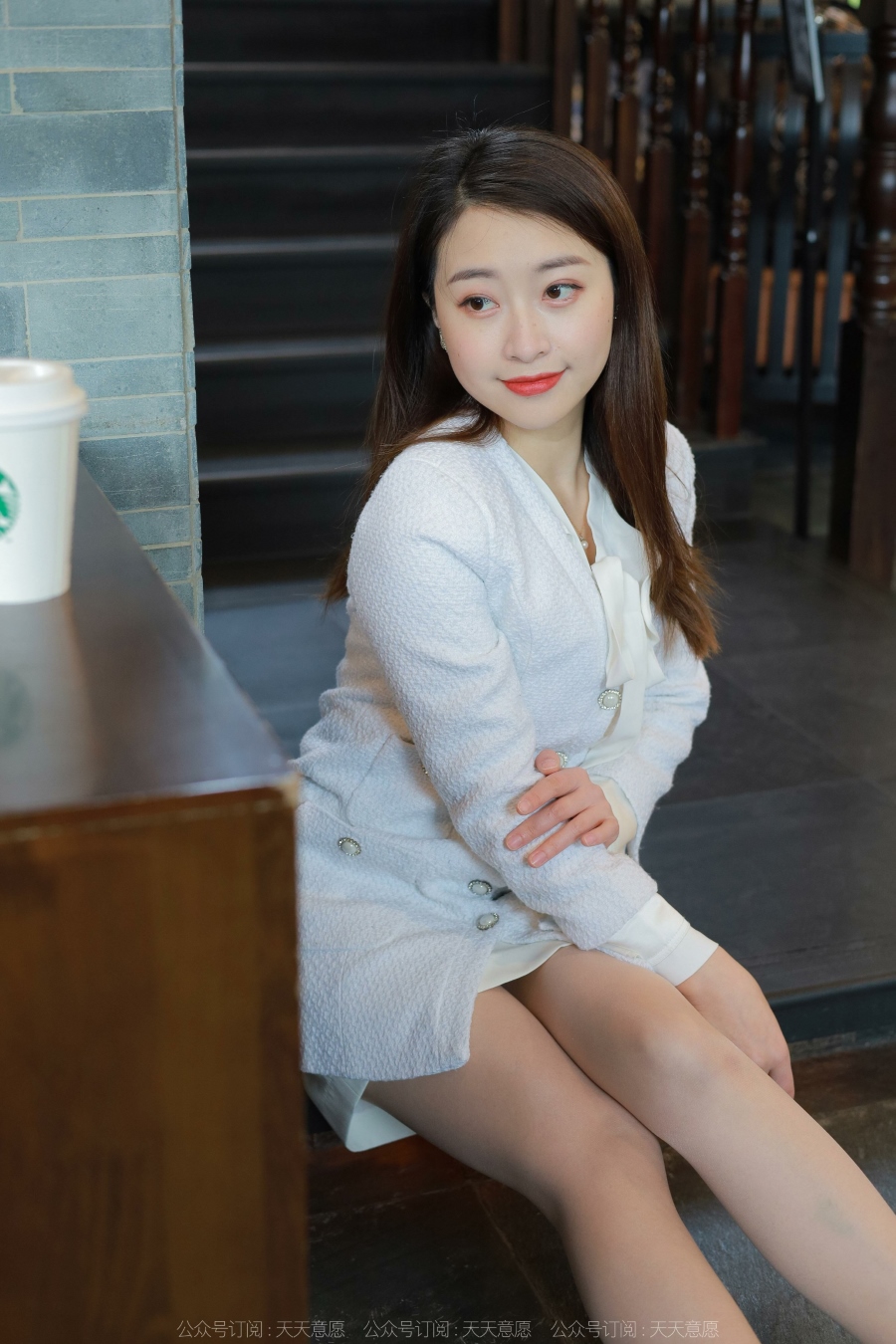 [IESS异思趣向] 耽丝 220212小婕的白衣OL装 [85P/97MB]