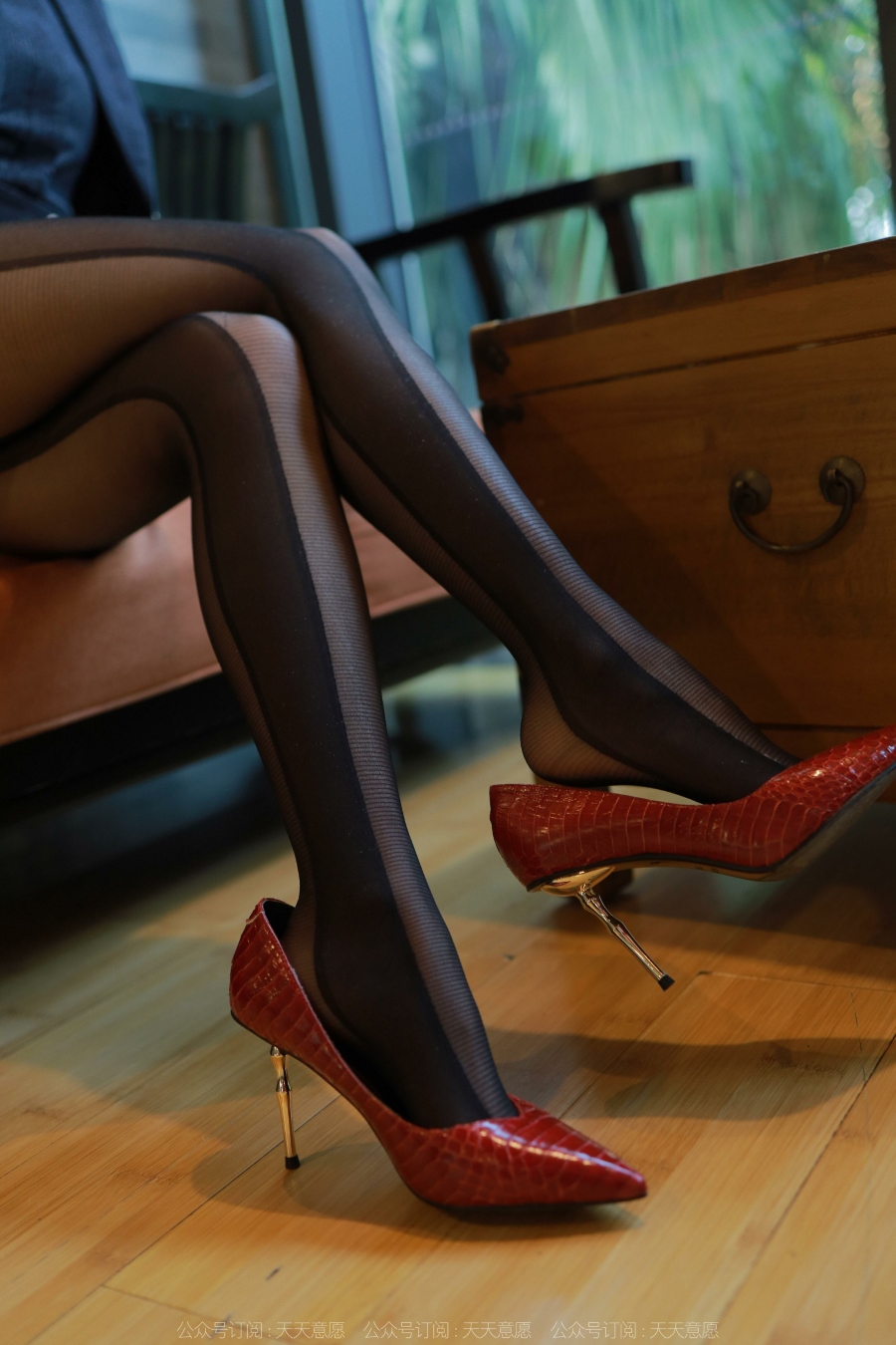 [IESS异思趣向] 耽丝 220205白领御姐婉萍 [93P/110MB]