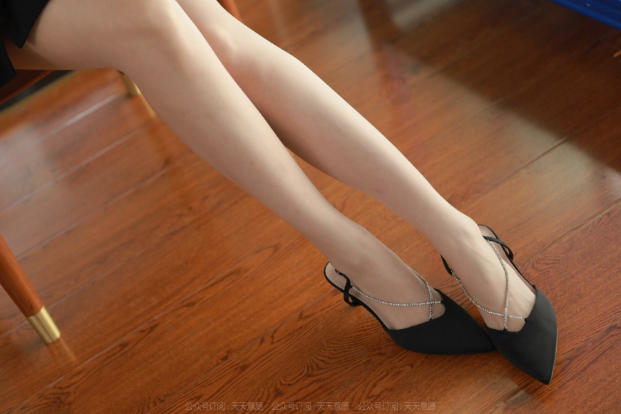 [IESS异思趣向] 耽丝 220214小宝的黑色百褶裙 [79P/79MB]