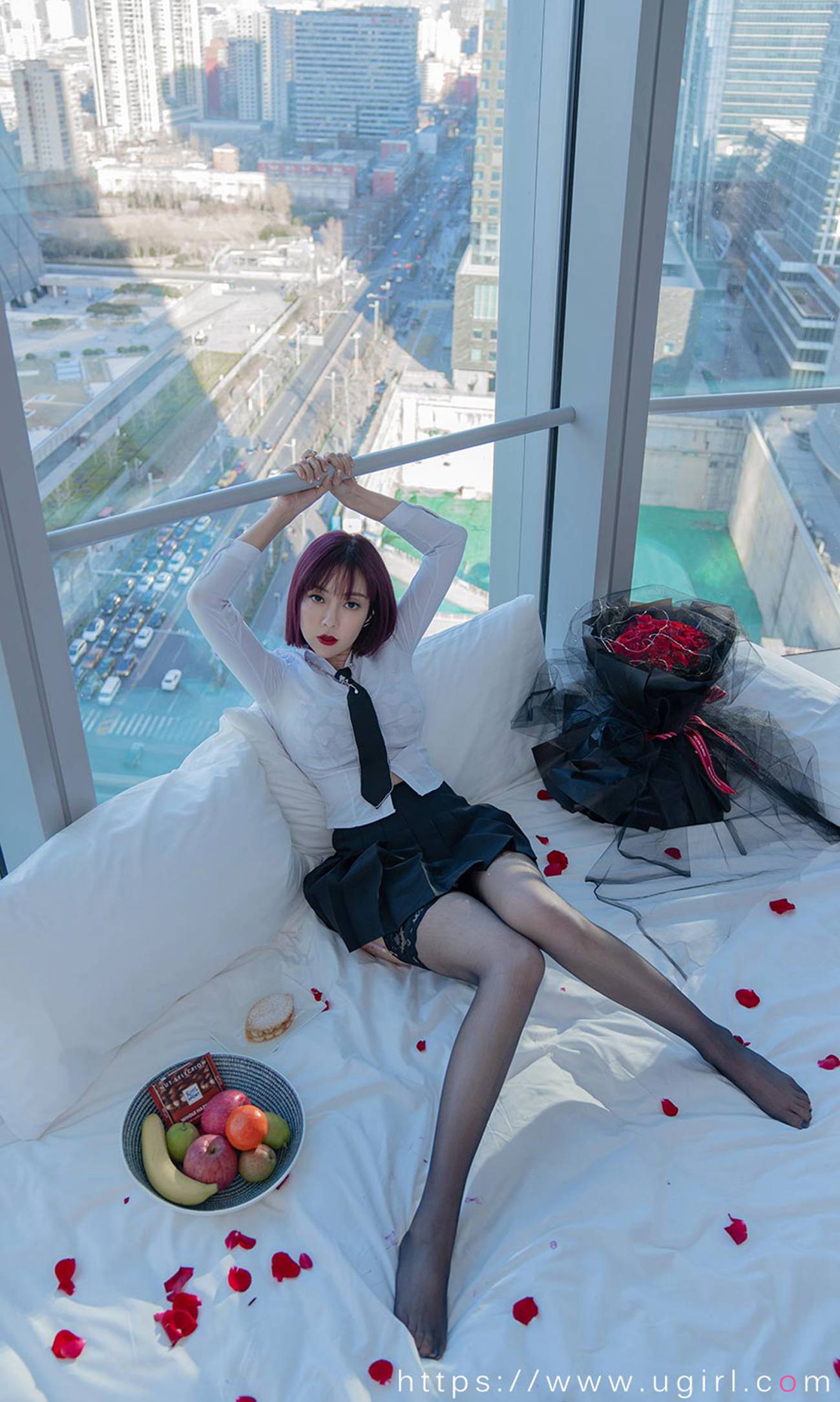 [爱尤物]2022 NO.2320 果儿Victoria 衬衫之下 [35P/33.3MB]