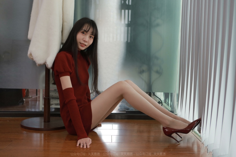 [IESS异思趣向] 耽丝 220303团团的酒红色旗袍 [81P/86MB]