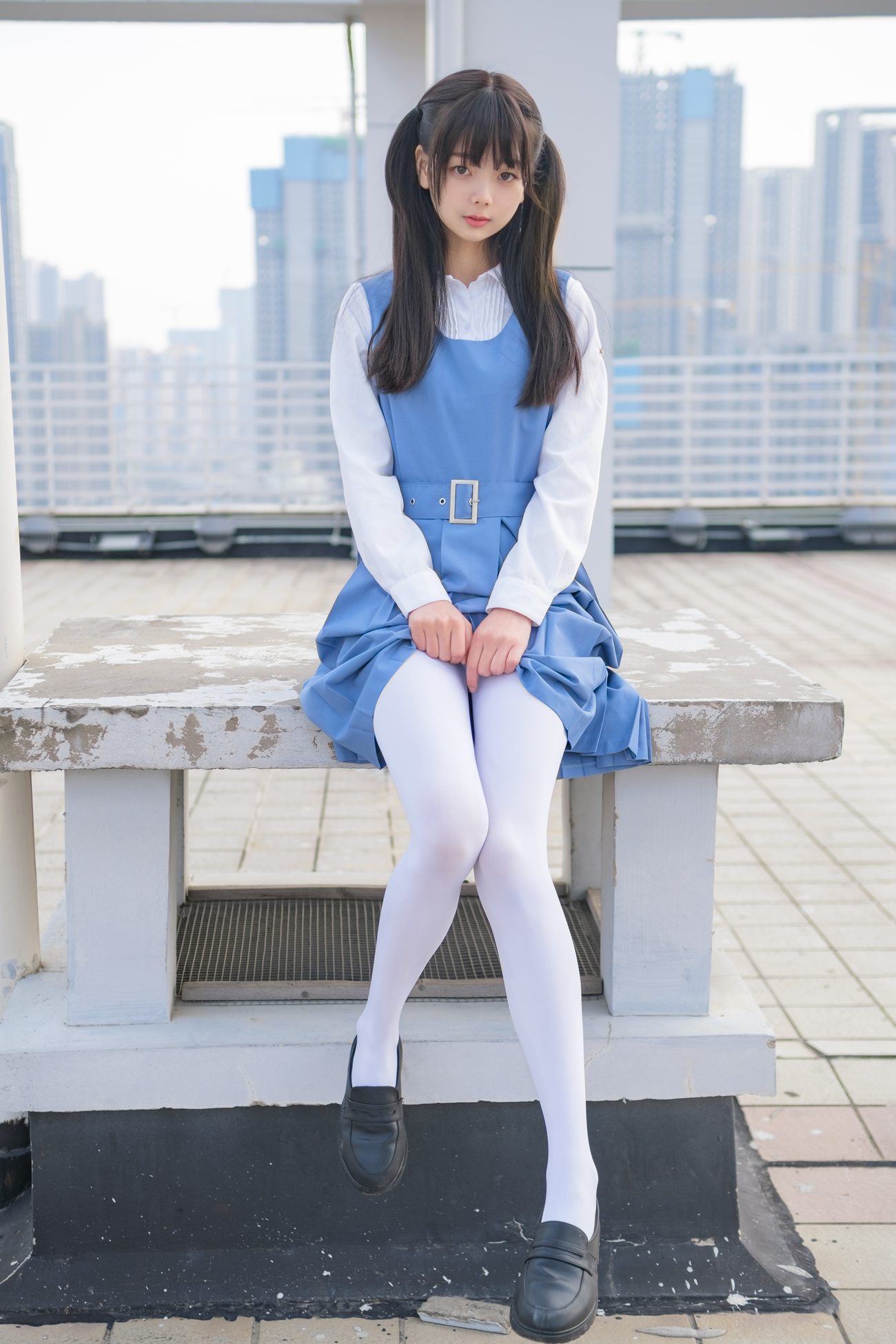 柴系小乖(稚乖画册) - 夜夜 天台真空80D白丝 [79P/1V/1.10GB]