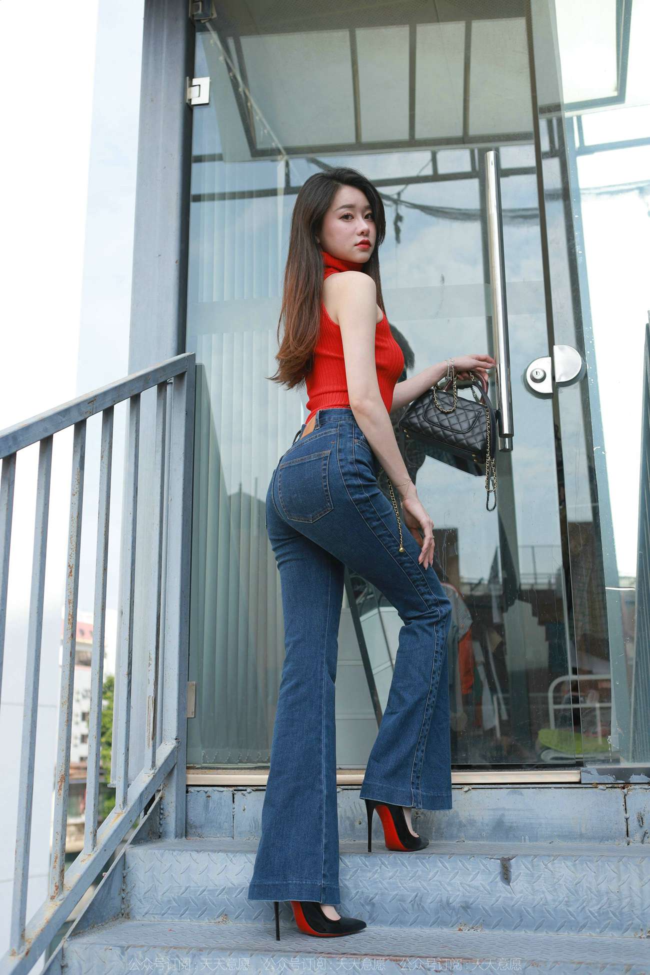 [IESS异思趣向] 2022.02.24 丝享家1011：佳爷《红底高跟库里丝》[92P/108MB]